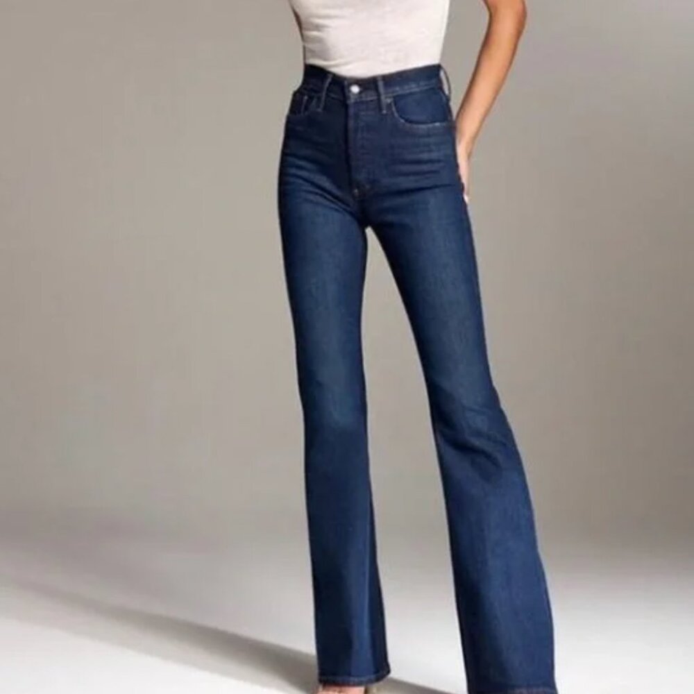 Aritzia Denim Forum The Marianne Flare (Lighter than in first photo) - Like New
